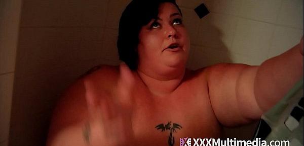  Huge SSBBW Gets Stuck in a Tiny Shower
